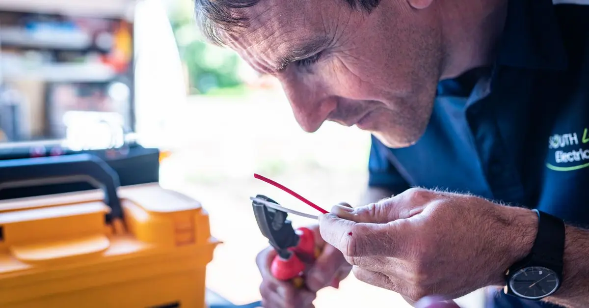 10 critères essentiels pour évaluer un électricien de confiance