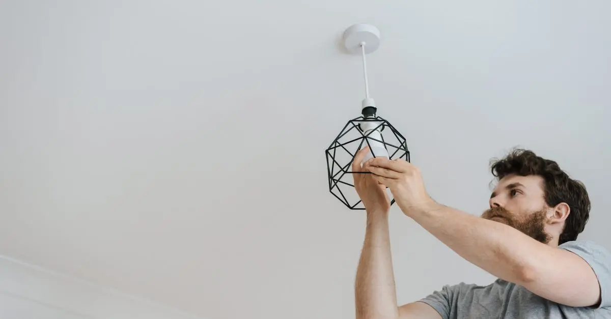Les 10 questions essentielles à poser à votre électricien de confiance