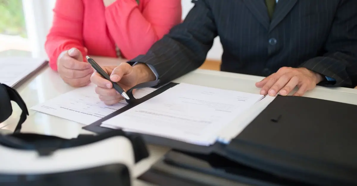 Comment établir un contrat clair avec votre électricien de confiance